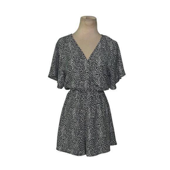 Umgee black white prim short sleeves romper size M - Picture 10 of 10